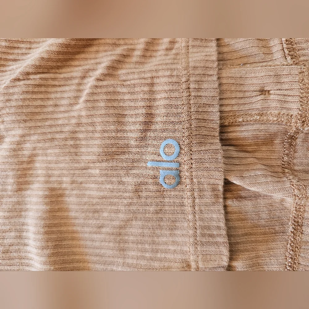 ALO YOGA Ribbed Cropped Whisper Cardigan‎ Long Sleeve Button Crop Top Toffee L